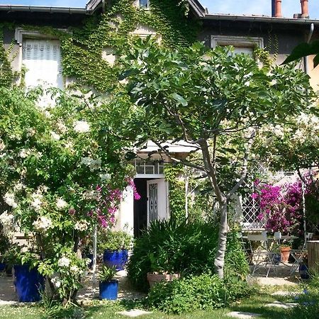Bed and Breakfast Les Petits Poissons Авиньон Экстерьер фото