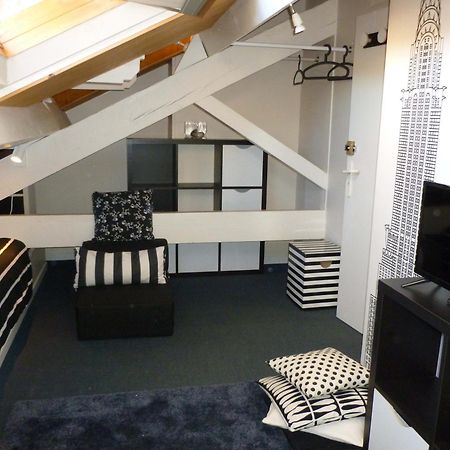 Bed and Breakfast Les Petits Poissons Авиньон Номер фото
