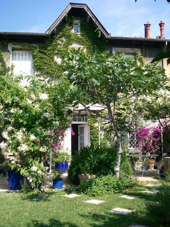 Bed and Breakfast Les Petits Poissons Авиньон Экстерьер фото